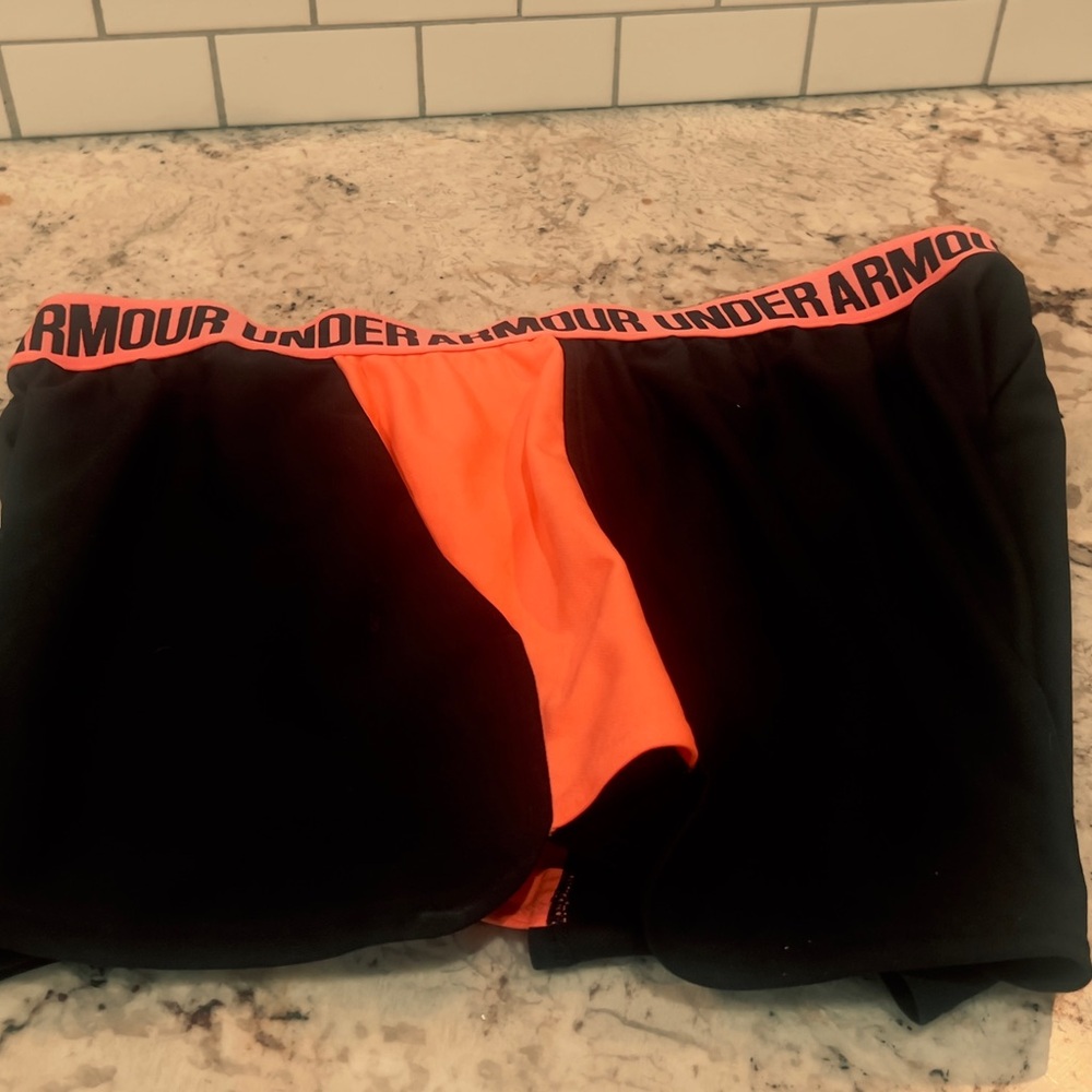 Under Armour Women's Black and Orange Shorts size XL - Picture 7 of 8